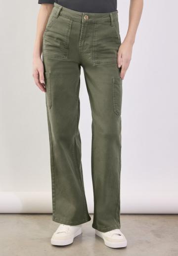 Брюки с накладными карманами