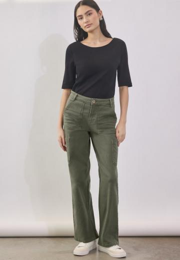 Брюки с накладными карманами