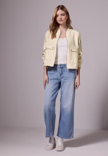 Куртка с накладнымит карманами