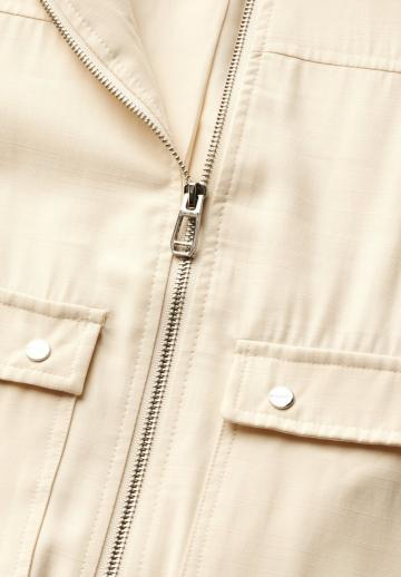 Куртка с накладнымит карманами