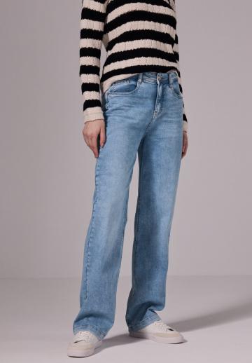 Прямые джинсы