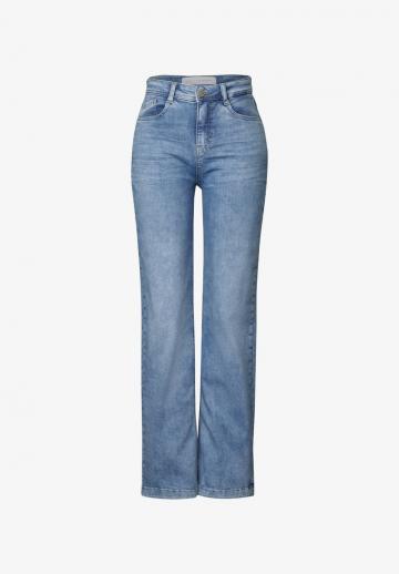 Прямые джинсы