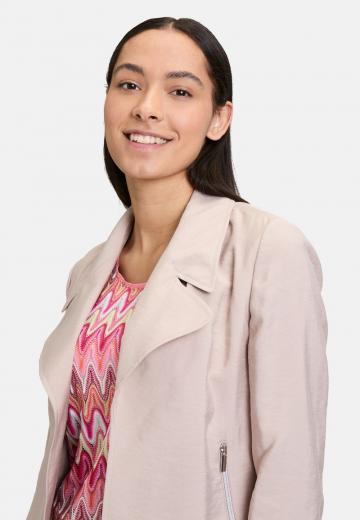 Короткая куртка