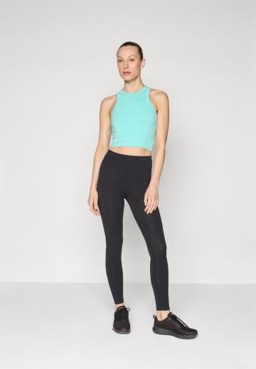 Спортивный топ