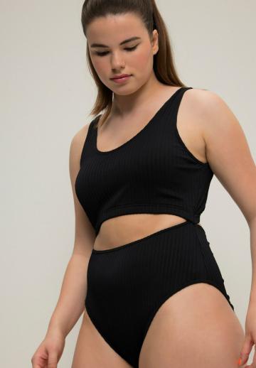 Слитный купальник