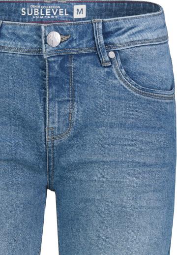 Короткие джинсы