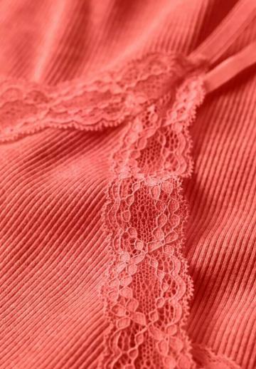 Топ на бретельках