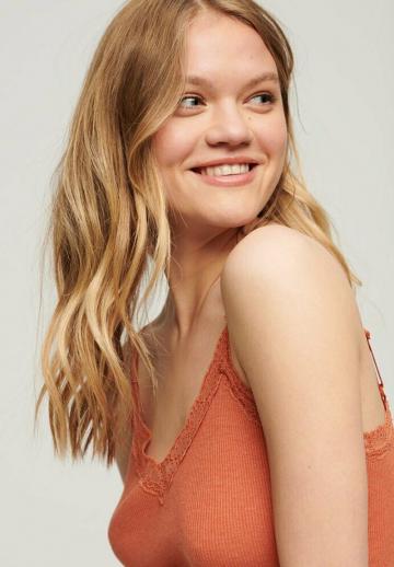 Топ на бретельках