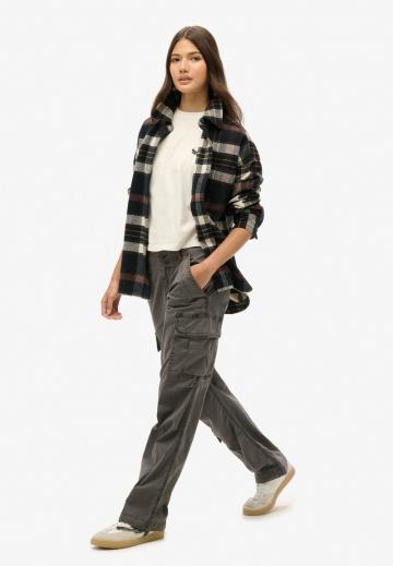 Брюки с накладными карманами