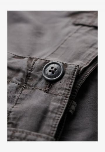 Брюки с накладными карманами