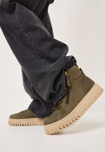 Ботинки на шнуровке