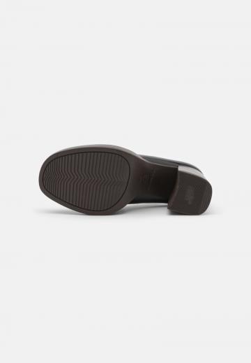 Туфли с высоким носом