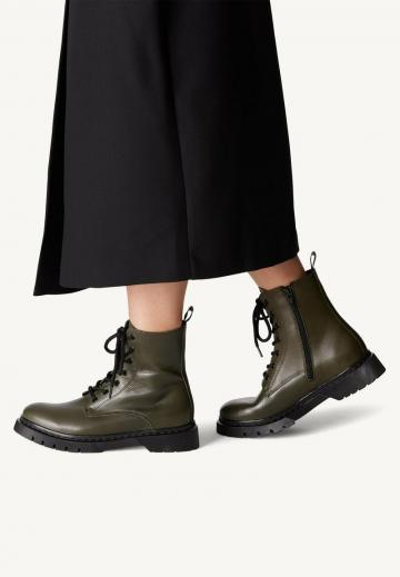 Ботинки на шнуровке