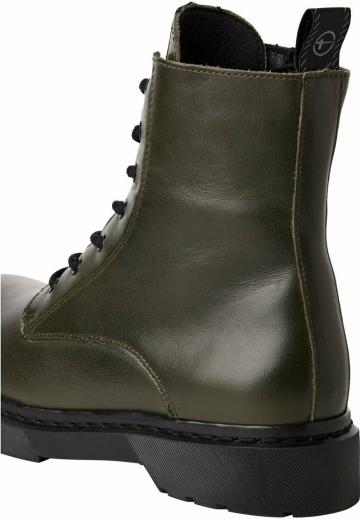 Ботинки на шнуровке