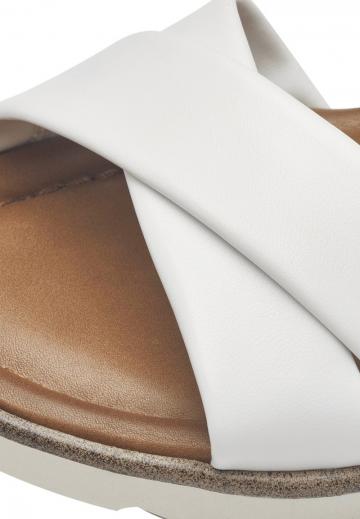 Босоножки на танкетке