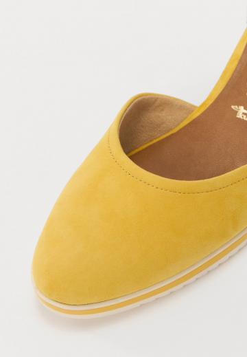 Босоножки на танкетке