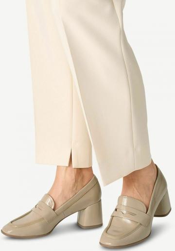 Туфли с высоким носом