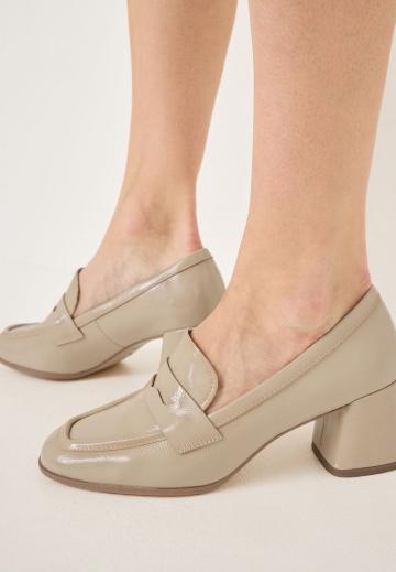 Туфли с высоким носом