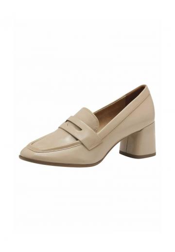 Туфли с высоким носом