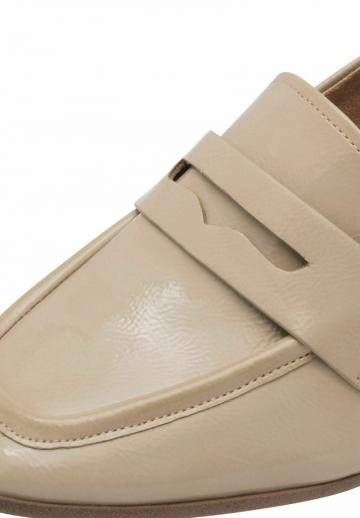 Туфли с высоким носом