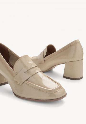 Туфли с высоким носом