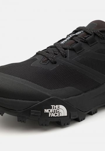 Походные кроссовки