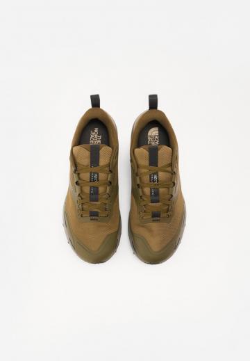 Походные кроссовки