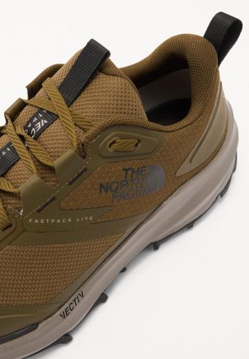 Походные кроссовки