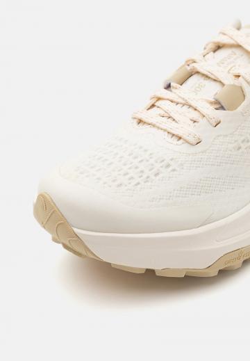 Беговые кроссовки