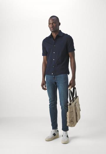 Узкие джинсы