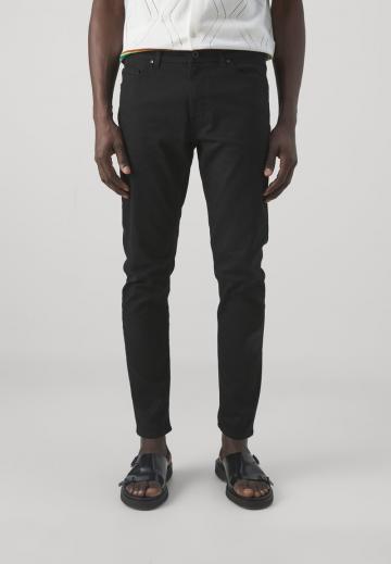 Узкие джинсы