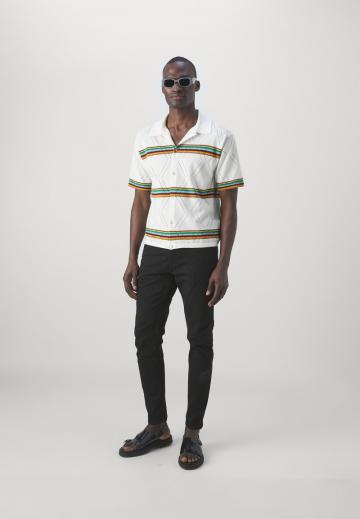 Узкие джинсы