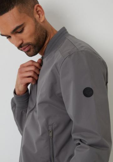 Куртка бомбер