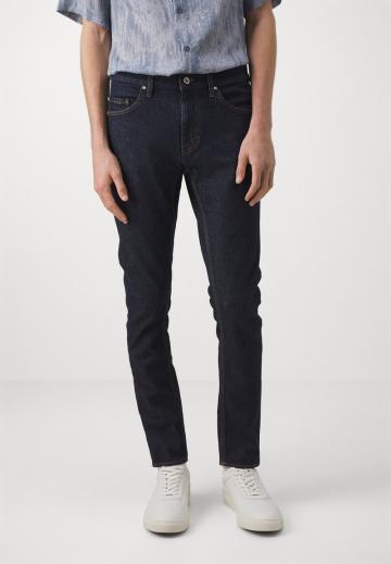 Узкие джинсы