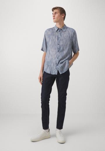 Узкие джинсы