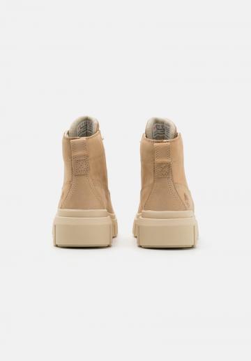 Ботинки на шнуровке