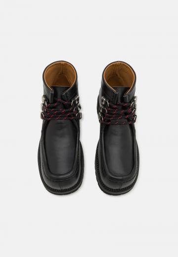Ботинки на шнуровке