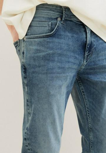 Узкие джинсы