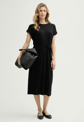 Вязаное платье