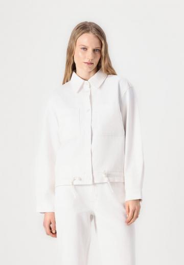 Куртка с накладнымит карманами