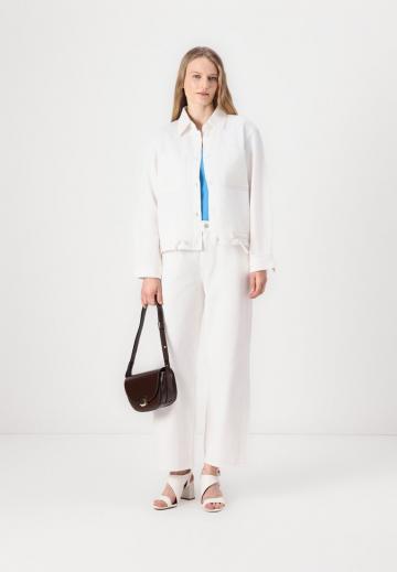 Куртка с накладнымит карманами