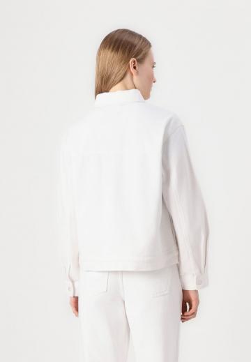 Куртка с накладнымит карманами