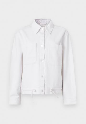 Куртка с накладнымит карманами