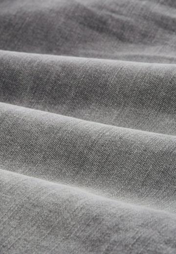 Узкие джинсы