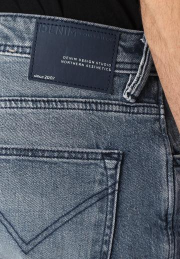 Узкие джинсы