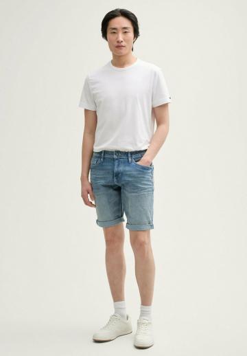 Узкие джинсы