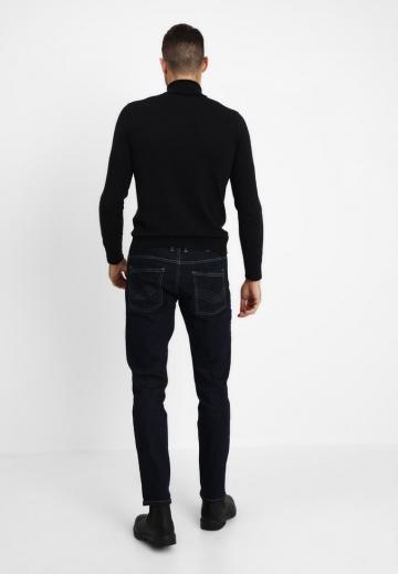 Узкие джинсы