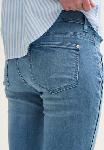 Короткие джинсы