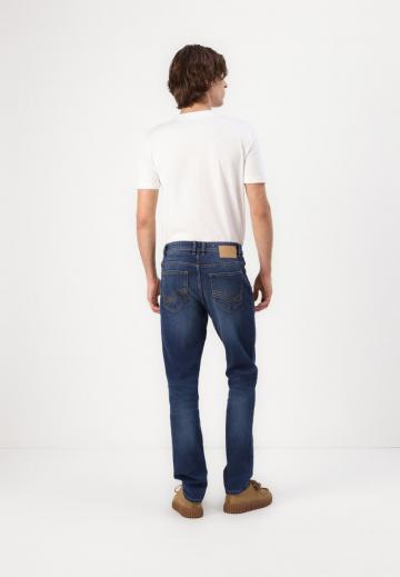 Узкие джинсы