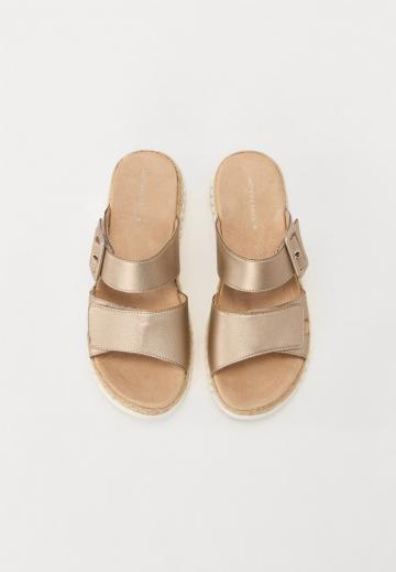 Босоножки на платформе